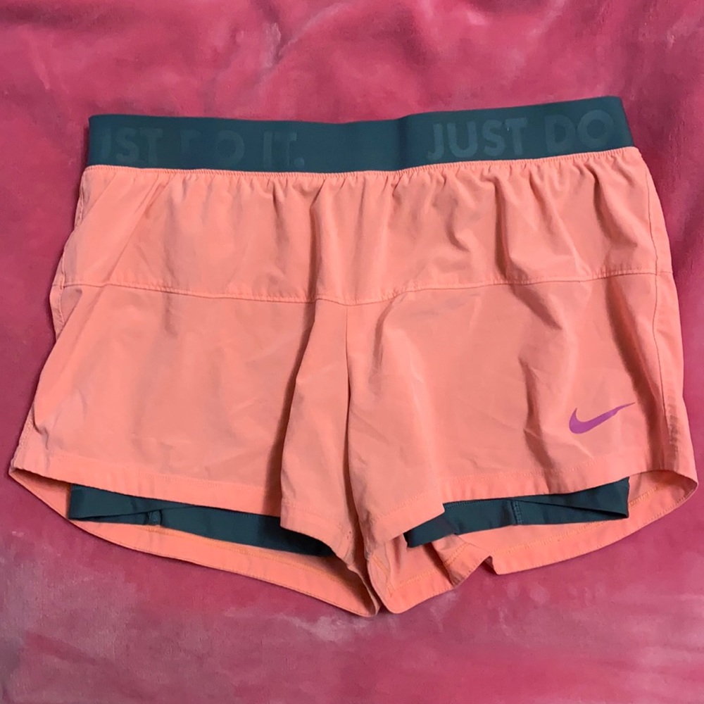 Nike 2 in 1 Shorts Sz L